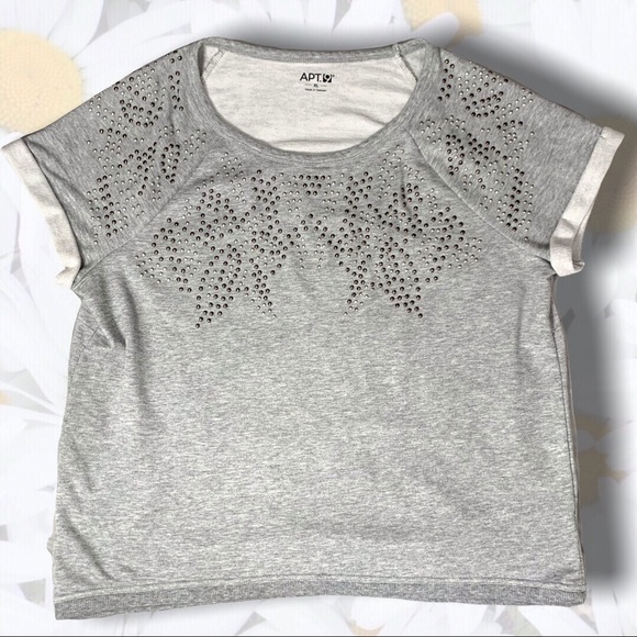 3/$10🙌 Studded Gray Short Sleeve Sweatshirt XL - Picture 8 of 15